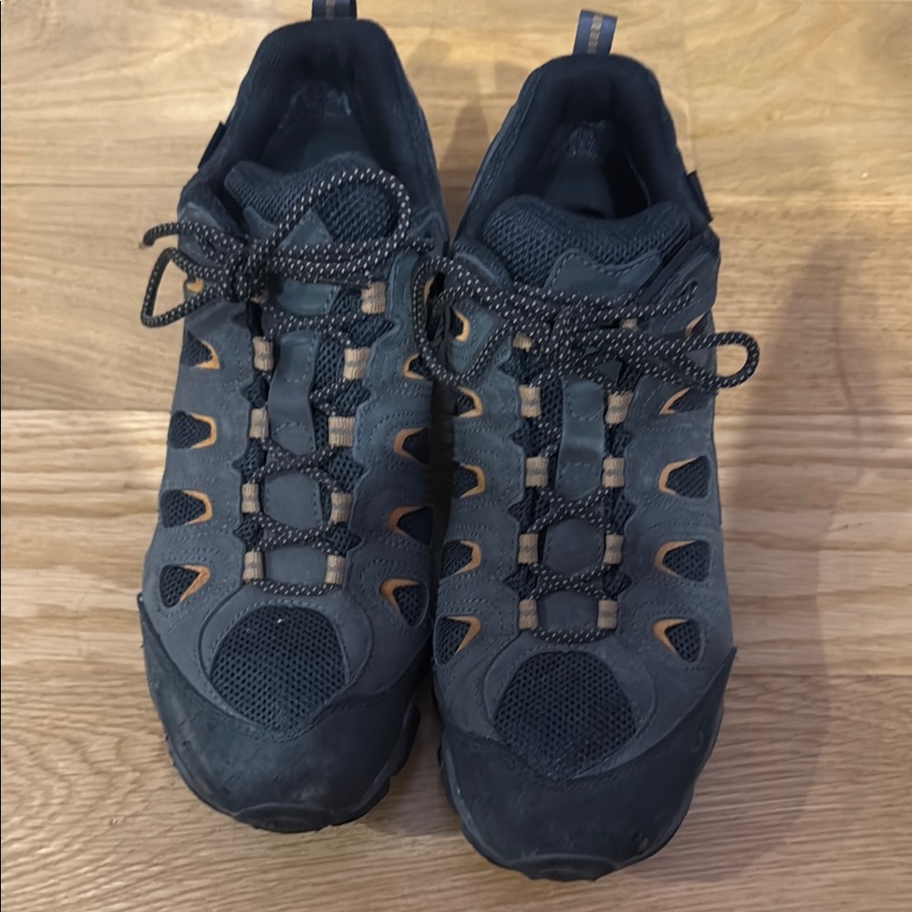 Men’s size 14 waterproof low top hiking boots